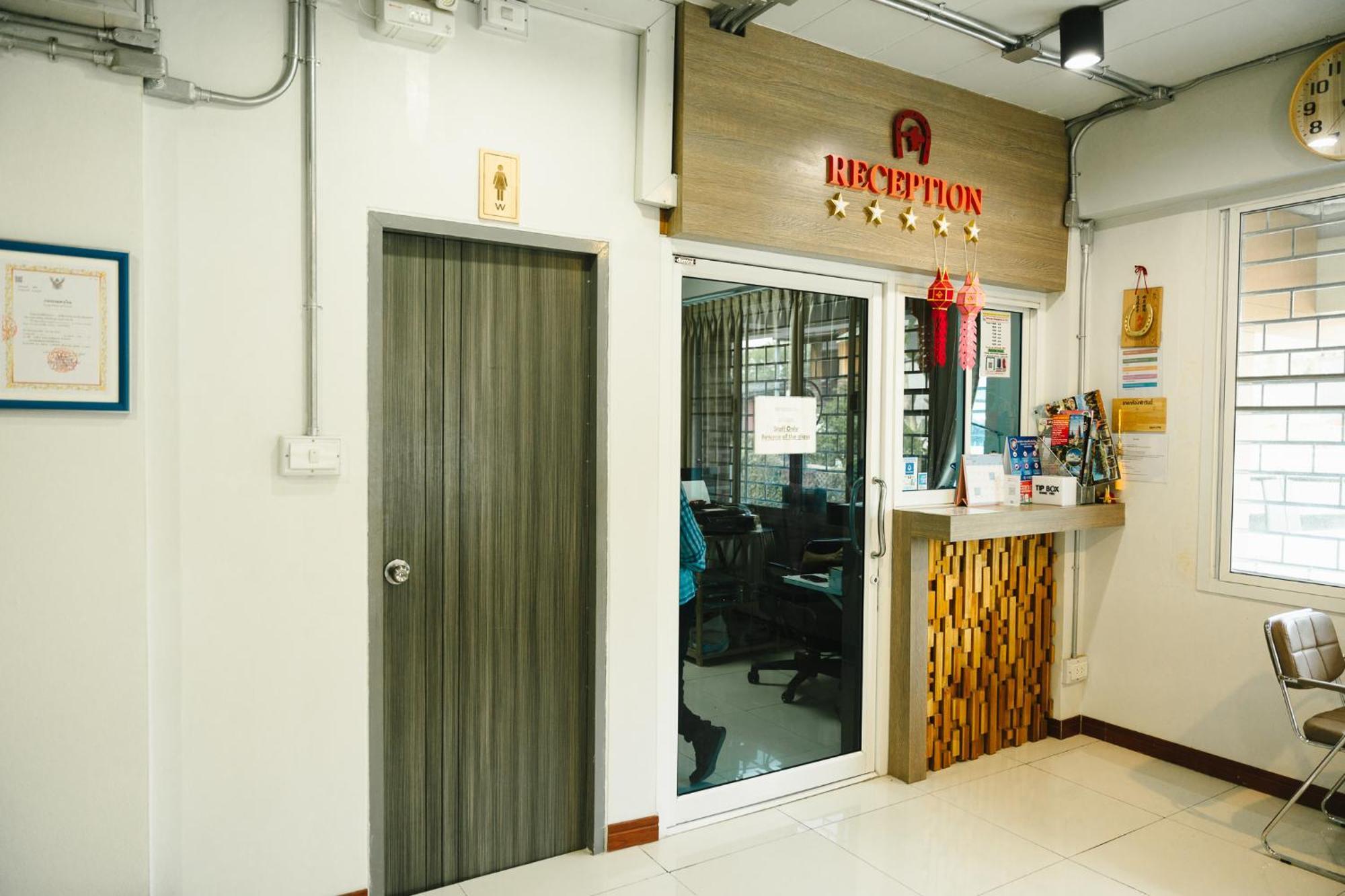 The Ten Hotel Thippanate Chiang Mai Bagian luar foto